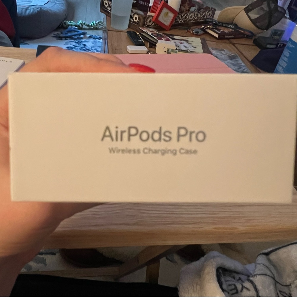 Apple AirPods Pro (1st Generation) - Picture 10 of 11